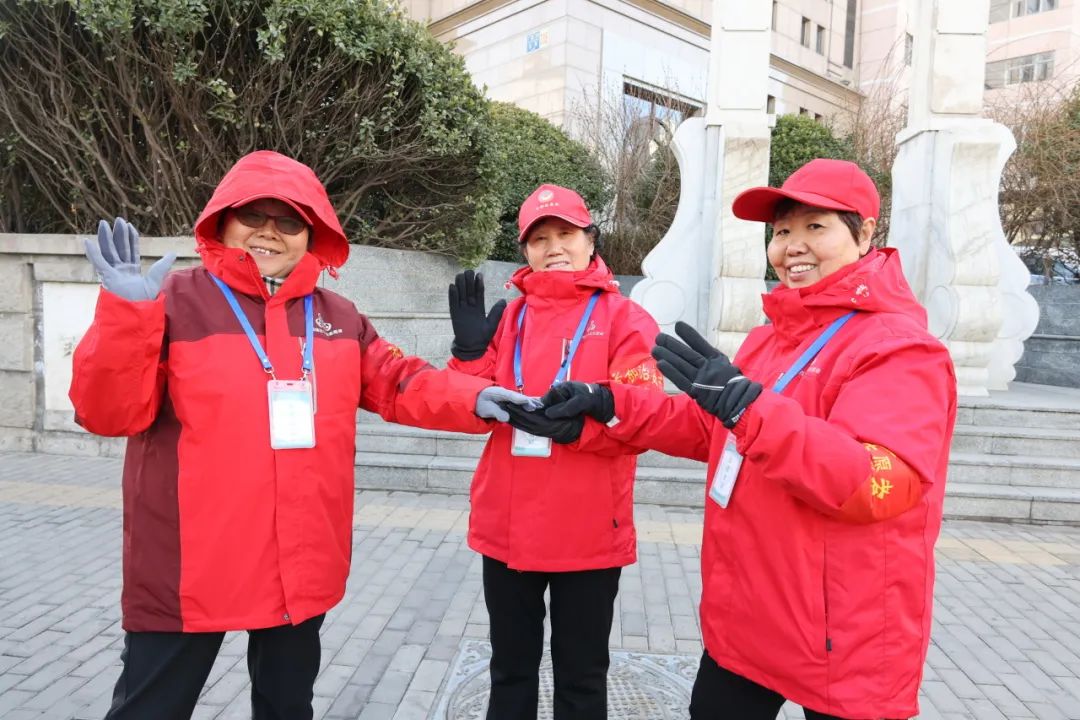 将最美的节日祝福送给我们的"西城大妈"们