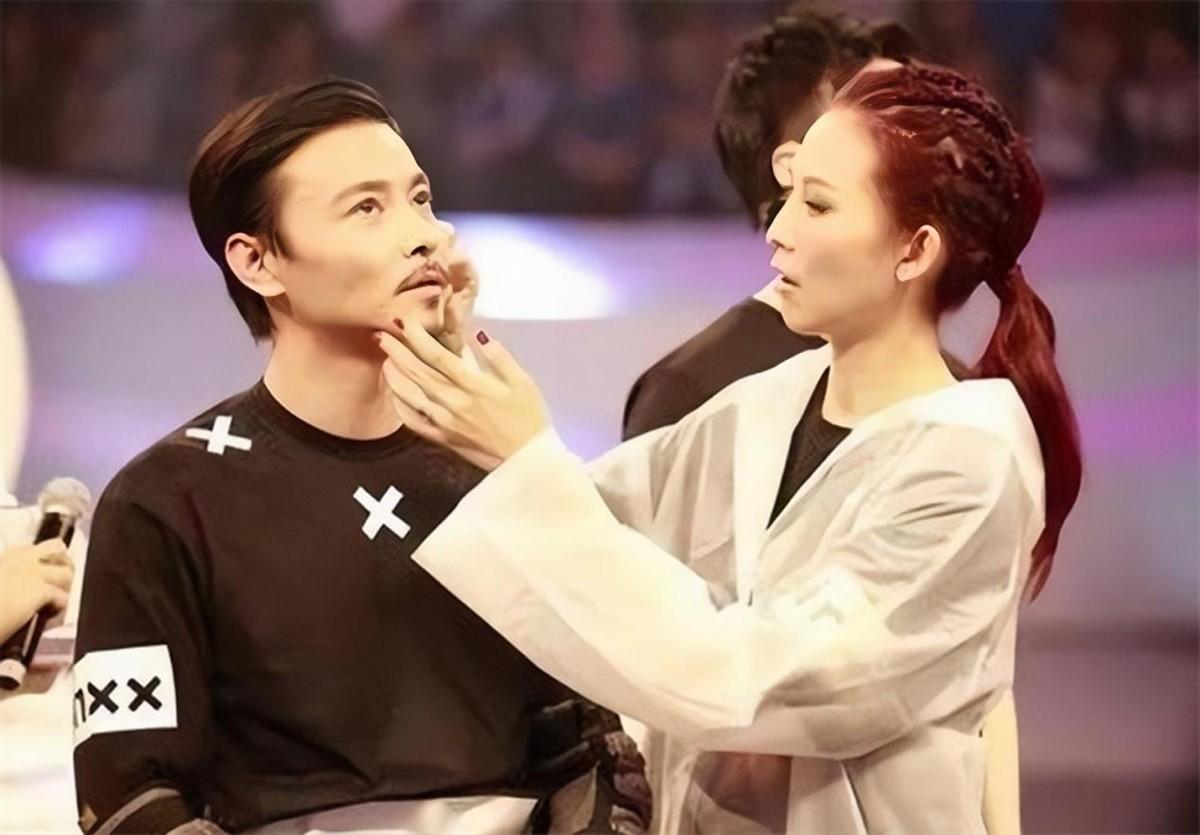 回顾蔡少芬嫁小丈夫张晋婚后连生三胎一家五口蜗居80㎡公寓