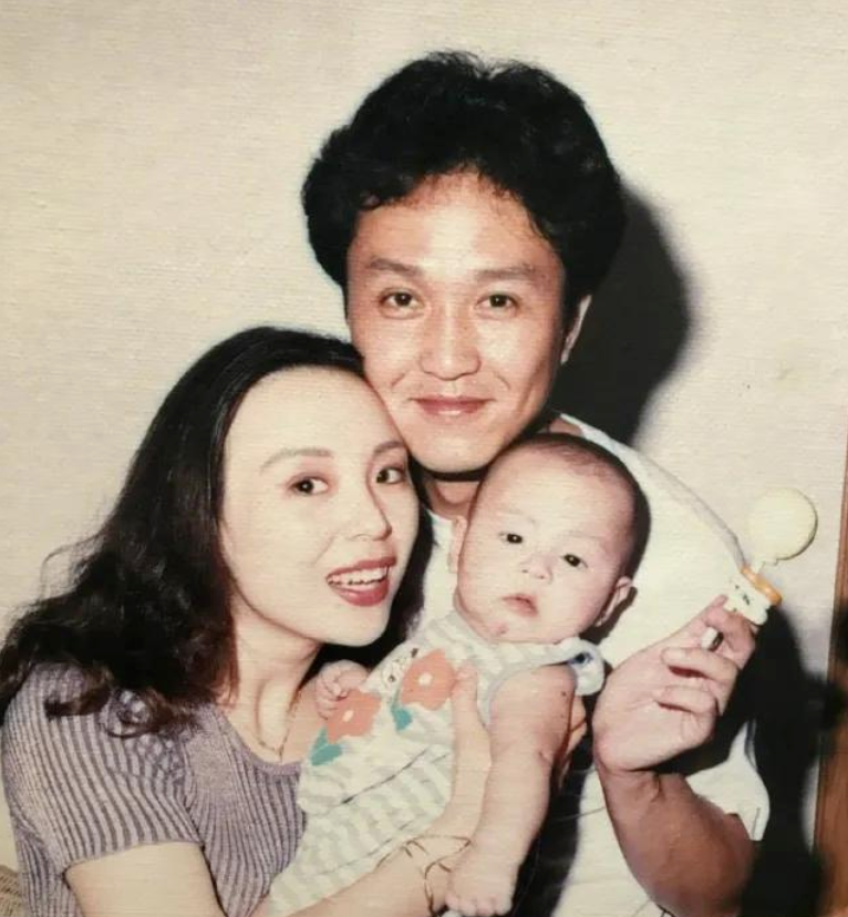 回顾岳秀清之子吴羽卿见证父母31年美满婚姻也要像父母一样幸福