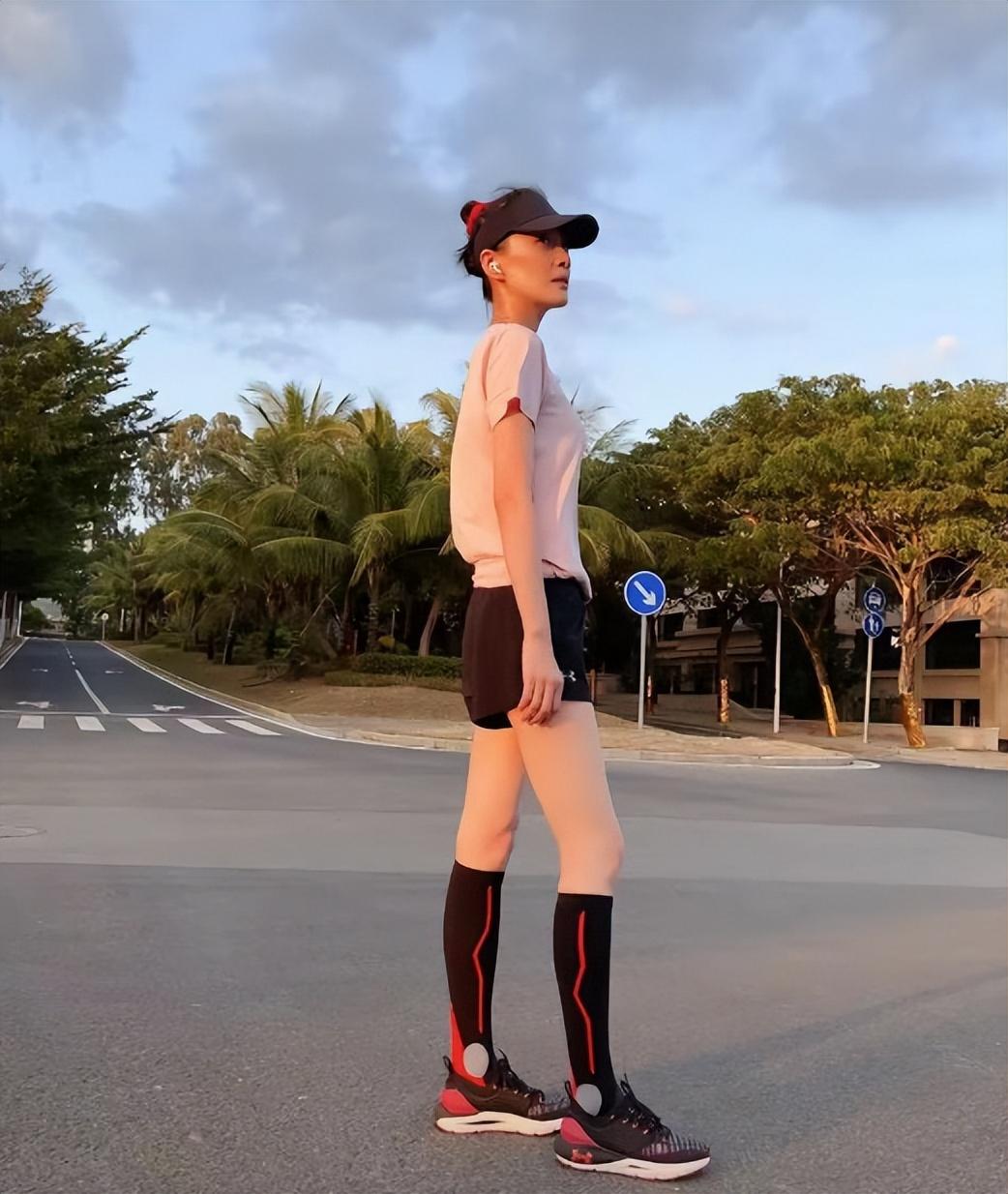 回顾演员徐梵溪出道17年不温不火前男友娶李小冉如今怎样了