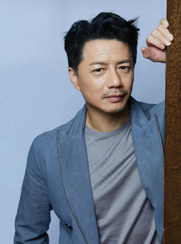 回顾好演员段奕宏38岁娶日籍小师妹成名后哪敢抛弃患难之妻