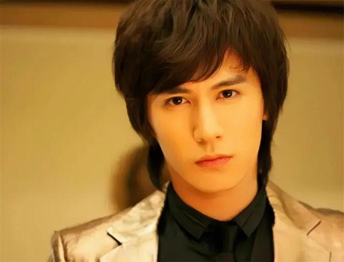 回顾张伦硕娶大12岁的钟丽缇做3个女儿的继父结婚8年恩爱如初