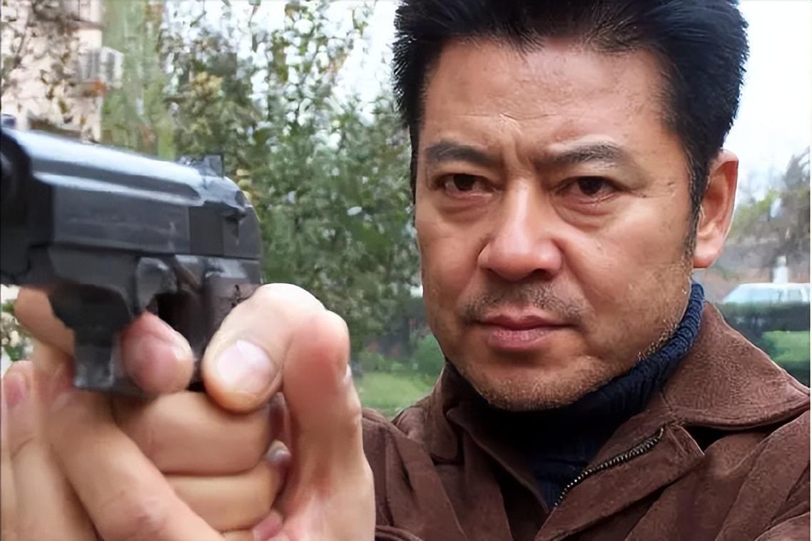 回顾著名演员颜世魁:一生苦难,67岁的他单身无子嗣,母亲不敢老去