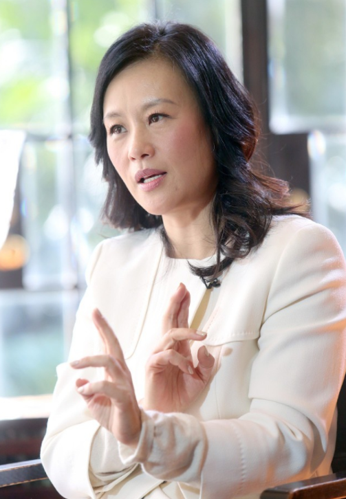 回顾邬君梅加入美国国籍感情经历十分坎坷老年生活平淡