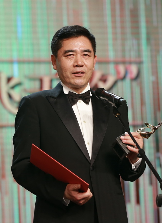 回顾演员赵奎娥嫁初恋陈宝国宠爱40年生一子风光背后有心酸