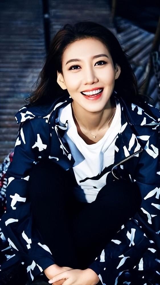 回顾演员高露我这辈子正确的决定就是为普通丈夫生下一儿一女