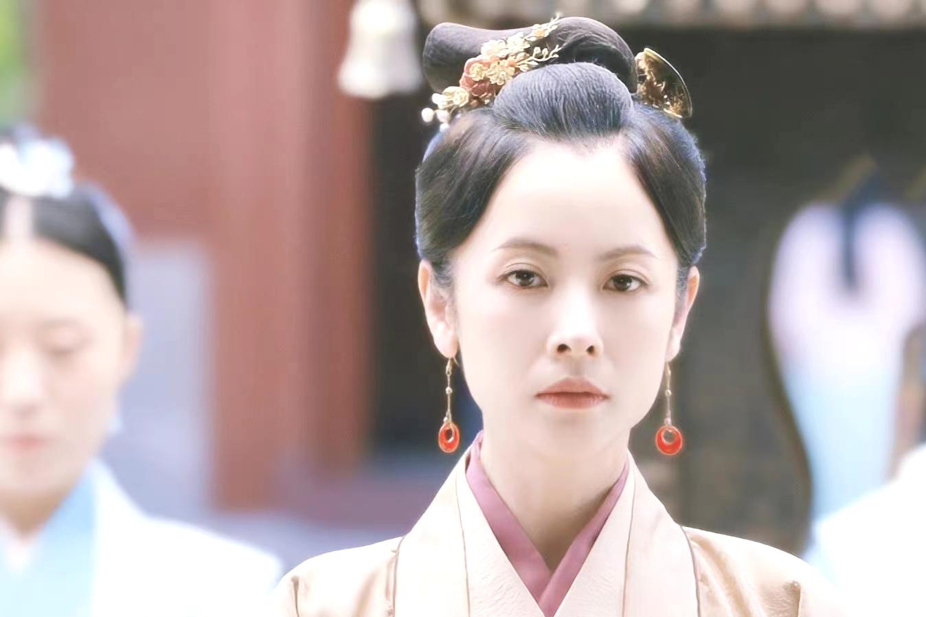 回顾杨明娜41岁结婚生子44岁与演员田亮对簿公堂离婚今怎样了