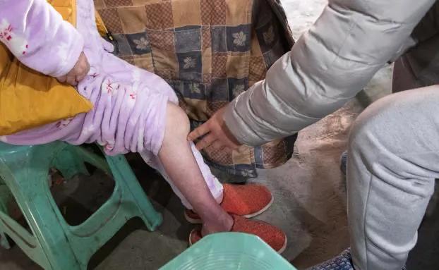 在遇到刘海涛前,黄方琼几乎不敢奢望感情.