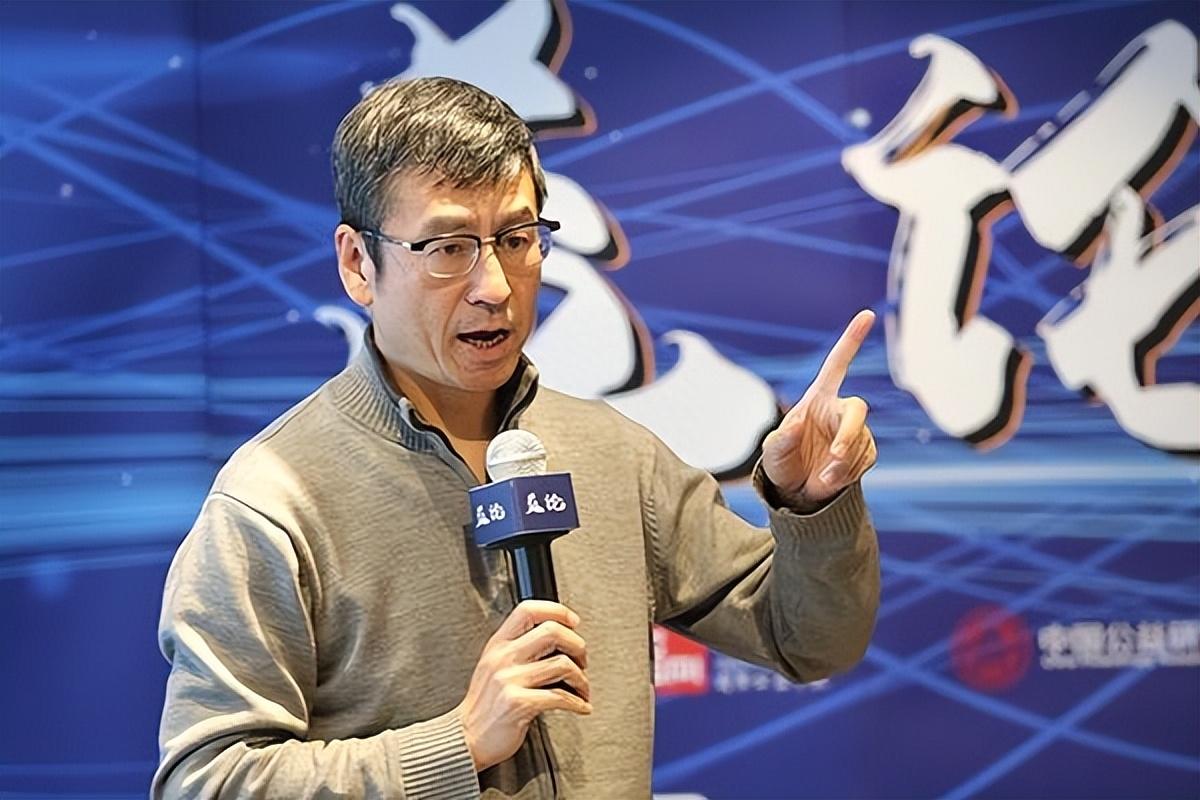 回顾白岩松被病痛折磨暴瘦50斤睡34个小时数次想自杀