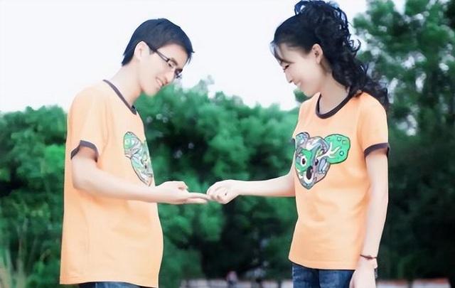 回顾13年前温州动车事故中轰动全国的幸存者小伊伊现状如何