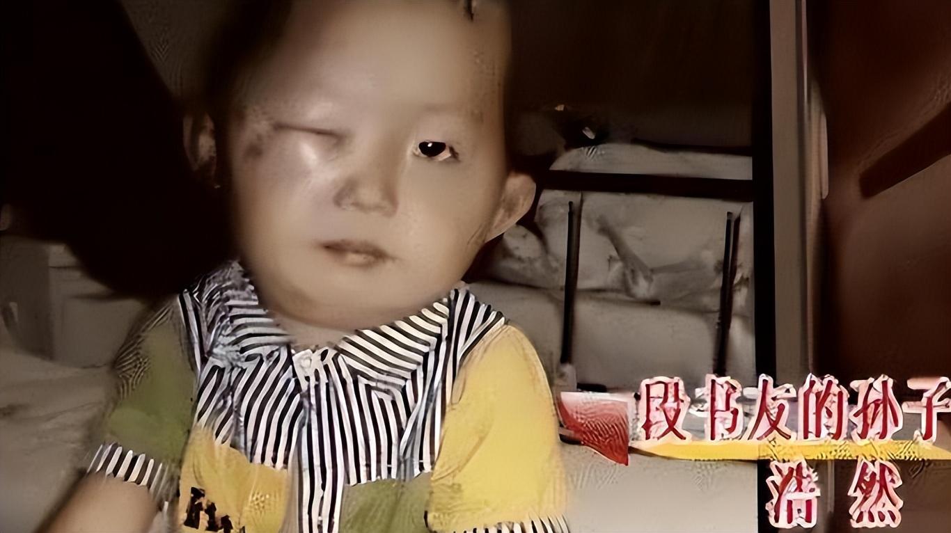 13年河南2岁男童坠井爷爷倒挂一夜至死不放手孙子成功获救