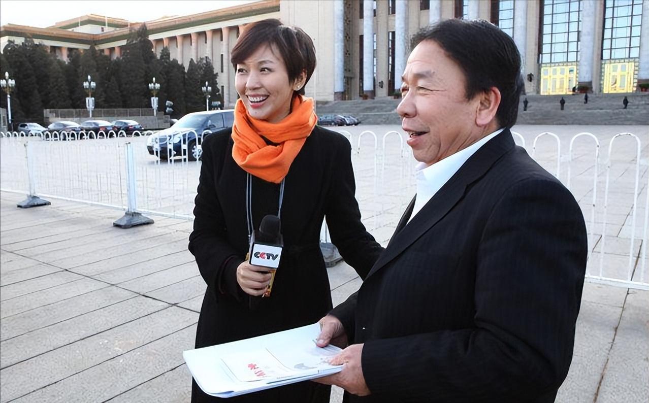 回顾欧阳夏丹为母亲退新闻联播事业可以再来母亲只有一个