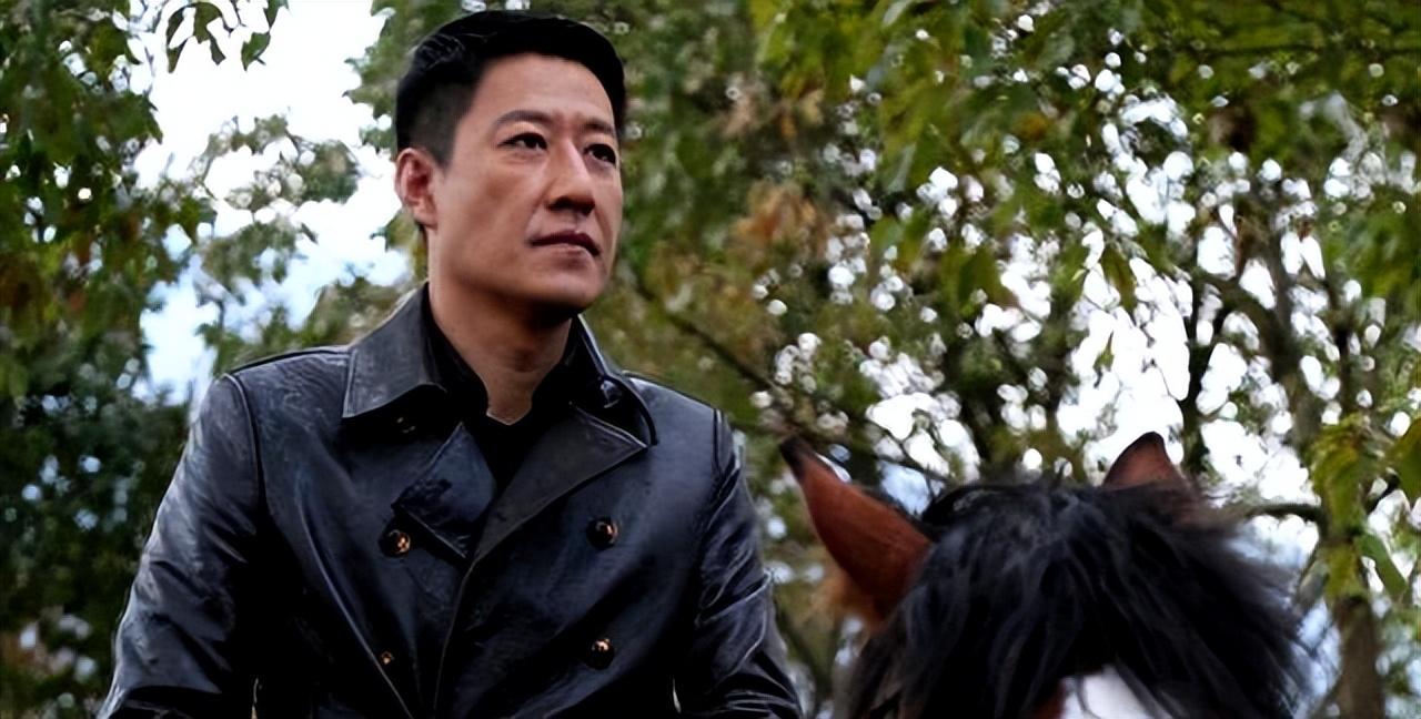 回顾于震娶小13岁辛月婚后连生三胎如今一家五口其乐融融