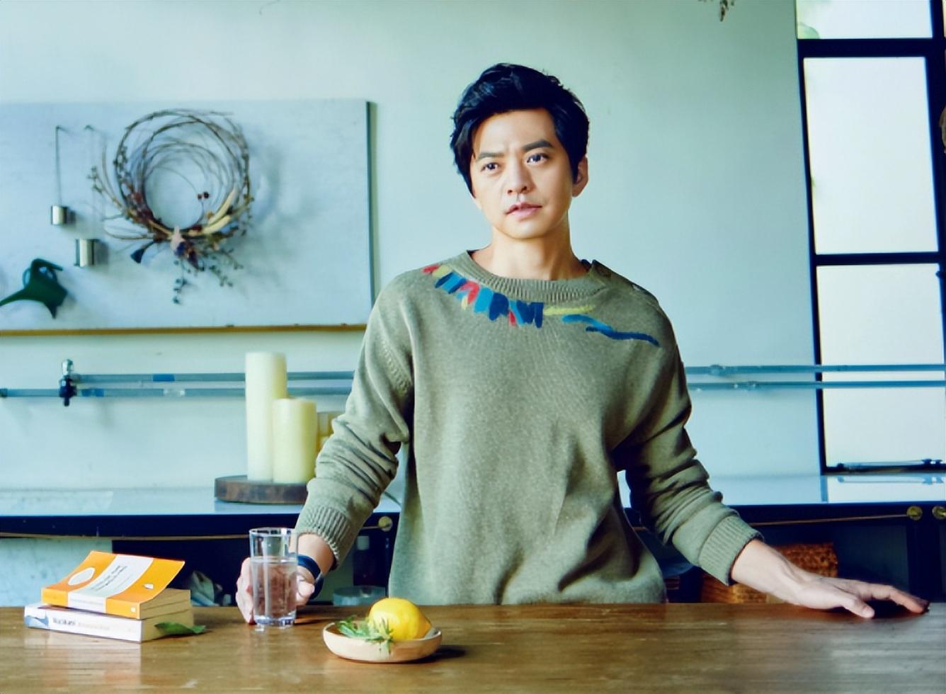 回顾歌手李健31岁娶青梅竹马为妻无儿无女丁克17年幸福吗