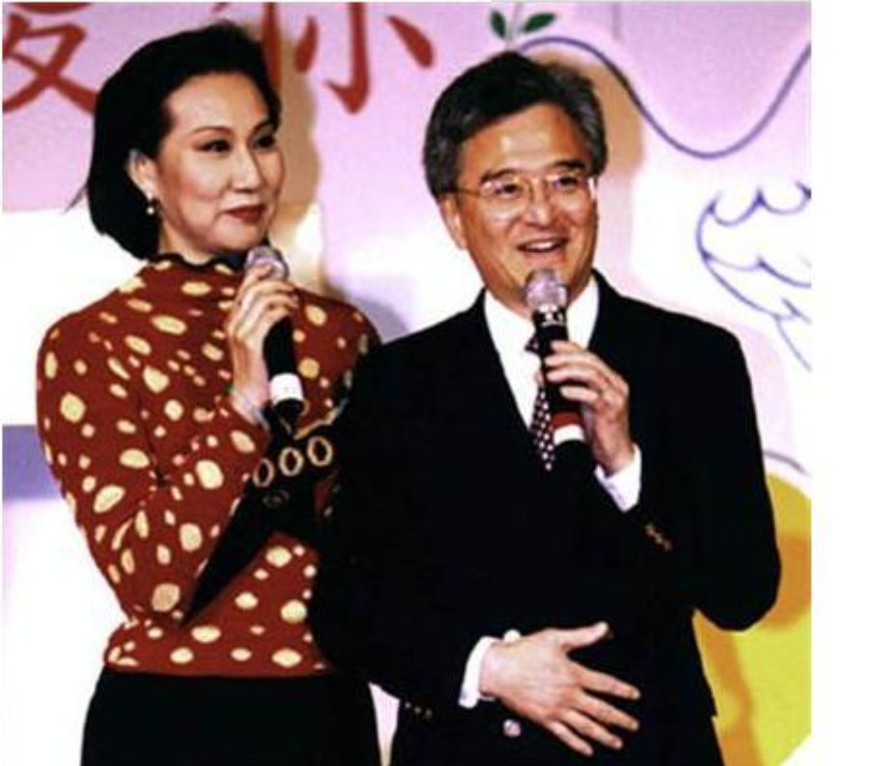 回顾民歌皇后奚秀兰凭借春晚爆红全国丈夫为她被赶出豪门