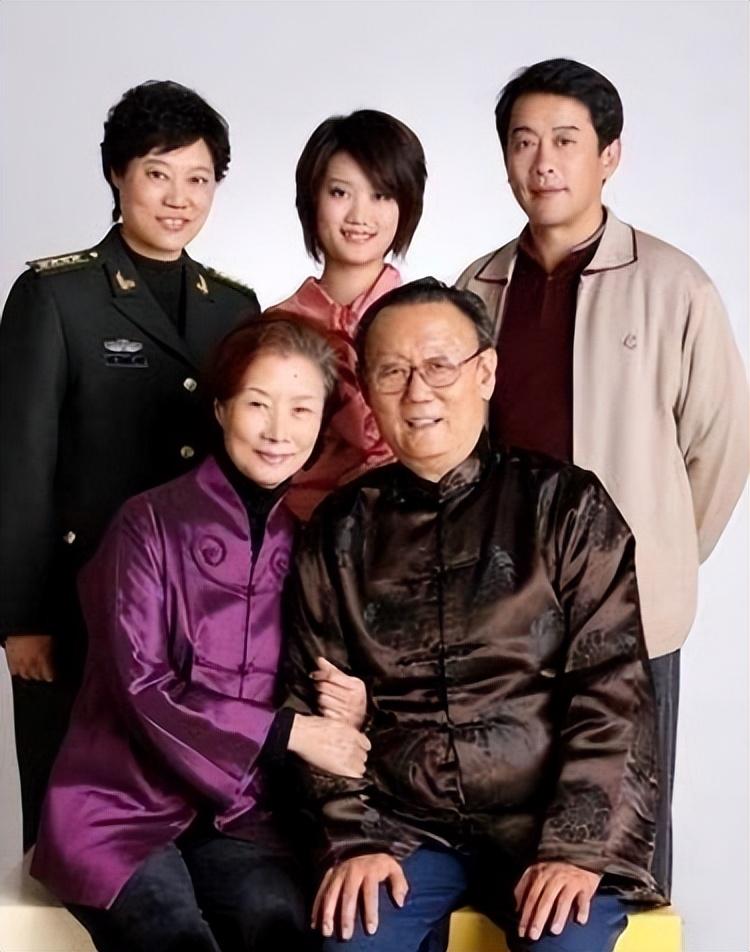 回顾吕中儿子是知名导演儿媳是国际影后女儿是的骄傲