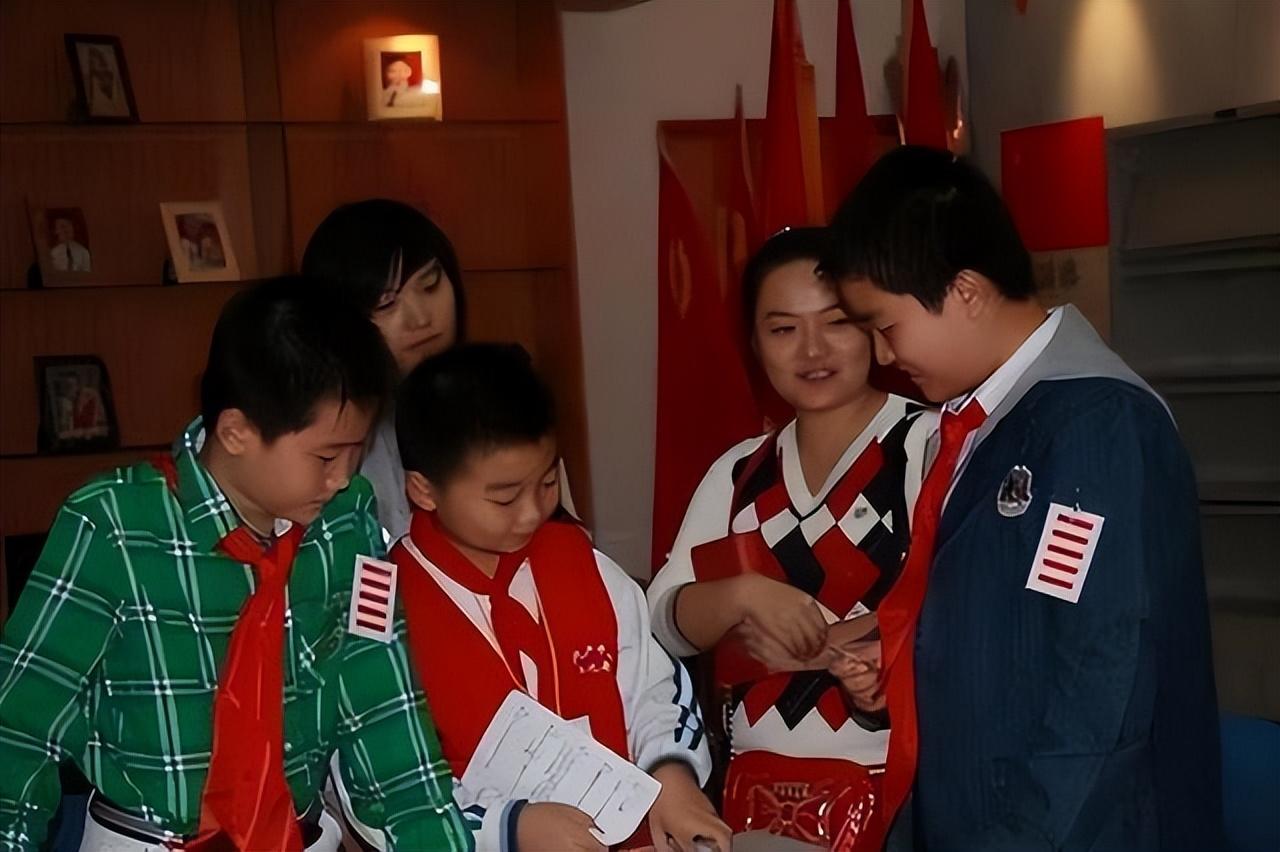 五道杠小学生曾因一脸官相而走红如今状态却令人惋惜