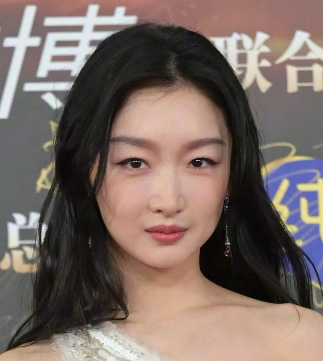 标题明星聚焦微博之夜秦岚毫不掩饰岁月痕迹