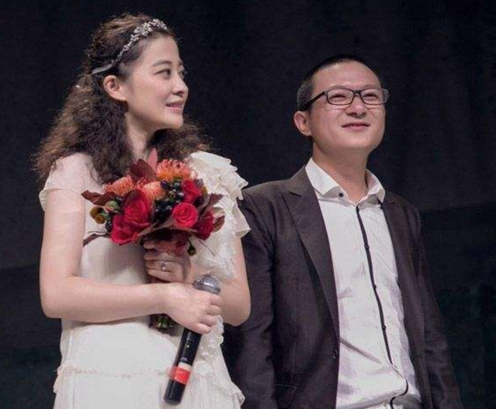 这就是说的梅婷和曾剑,曾剑给予梅婷最大的支持,让她完成自己的梦想.