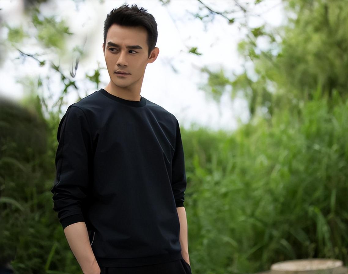 回顾王凯父亲因肺癌离世后他也被查出肺部阴影红不红不重要