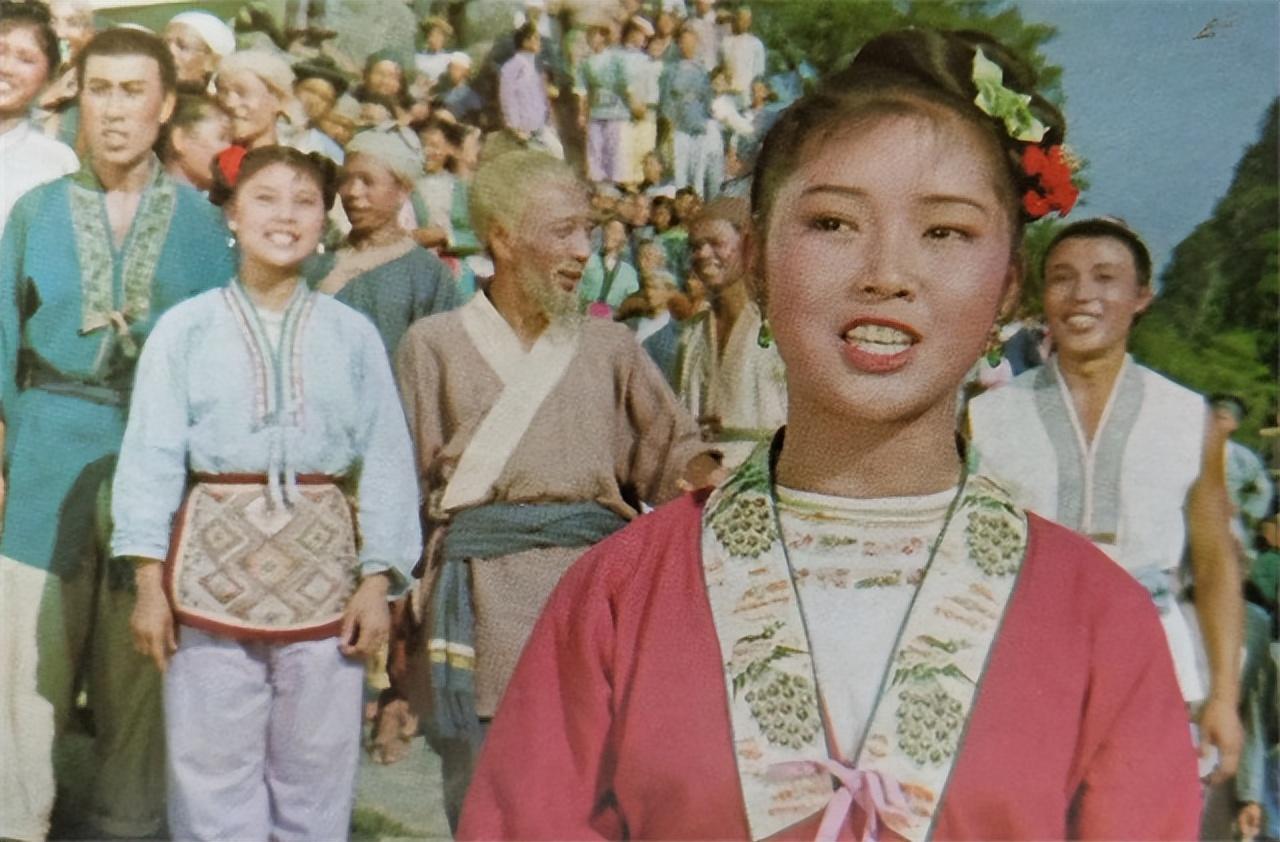 1961年上映的电影《刘三姐》不仅仅把刘三姐的故事和歌声传遍了神州
