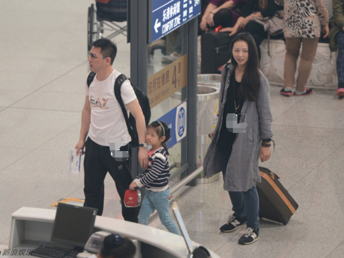 回顾主持人郑丽赵普的妻子是谣言37岁低调做妈妈丈夫是普通人