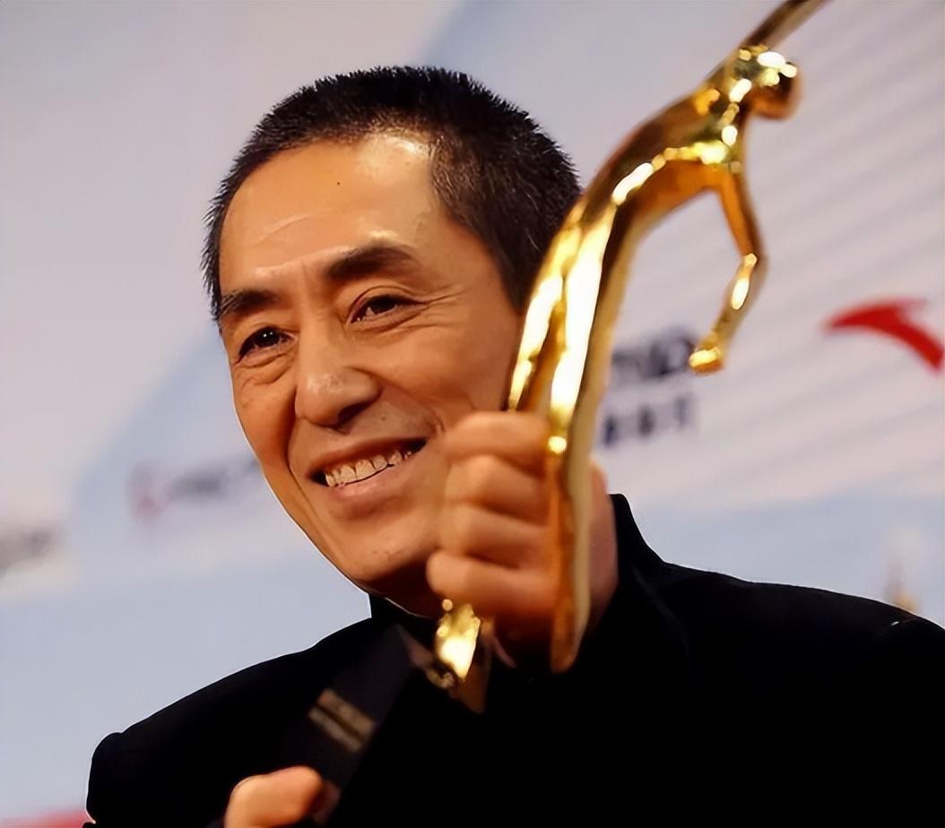 回顾张艺谋一代国师跌落神坛晚节不保文艺人设竟然是伪装