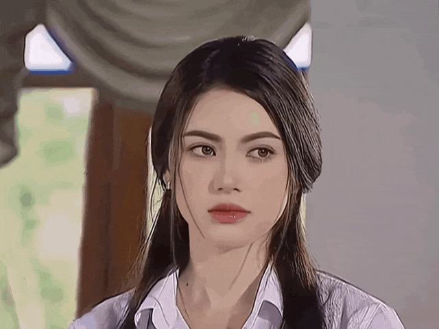 感十分明显,反差的是她却有一双圆圆的小鹿眼,中和了混血脸型的凌厉感