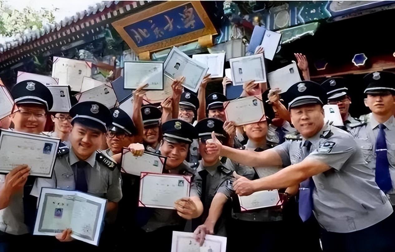 28年前轰动全国的北大保安高考第一人张俊成如今成职校校长