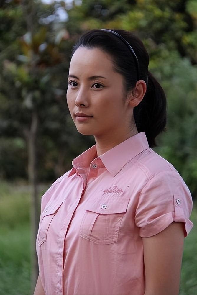 回顾杨明娜41岁结婚生子44岁与演员田亮对簿公堂离婚今怎样了