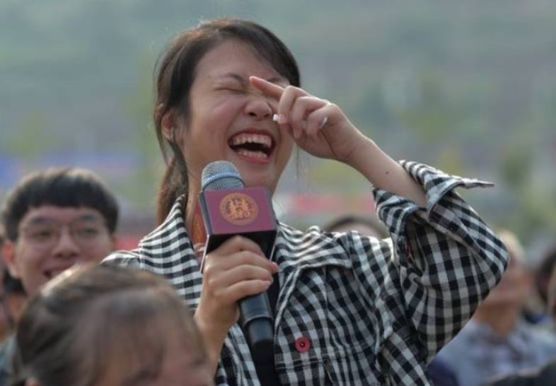 回顾主持人肖东坡娶校花妻子被嫌弃与女商人55天闪婚获幸福