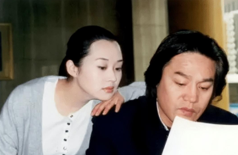 回顾巍子娶演员夏立言离婚那天抱着儿子大哭今儿子是的骄傲