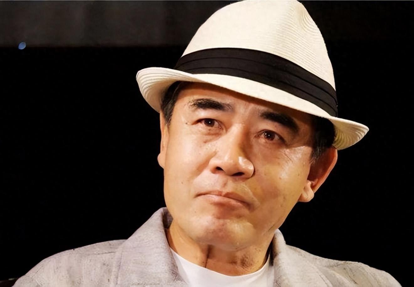 回顾国家一级演员陈宝国因一句话惹麻烦如今怎么样了