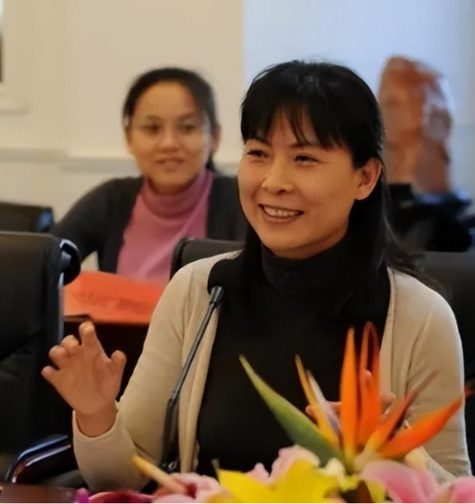 回顾孙凤英是丈夫和继女的调和剂是丧夫丧子婆婆的开心果