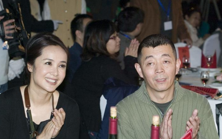 回顾蒋雯丽隐忍丈夫偷吃20年屡遭背叛不离婚因新剧备受争议