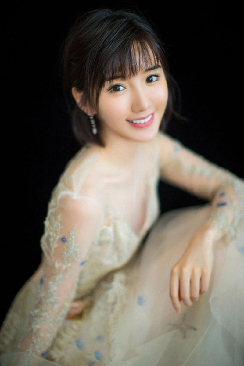 可无论是母亲还是毛晓彤,都对这个男人极其厌恶,毫不留情地将他赶了