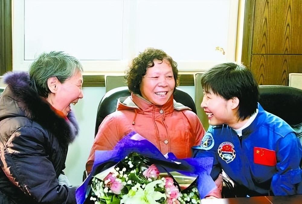 回顾中国首位女航天员刘洋结婚8年未生子飞天前为丈夫留2条遗言