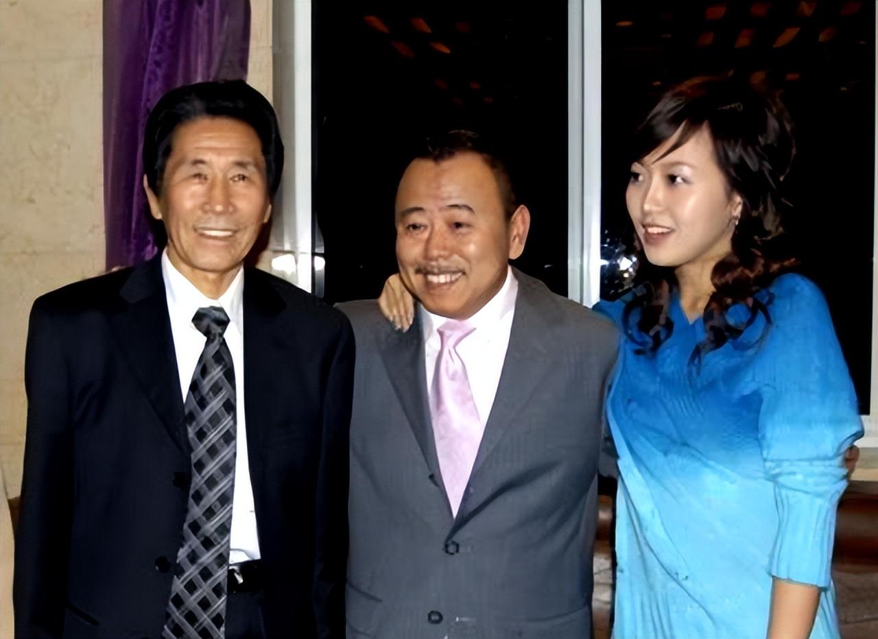 回顾潘阳父亲潘长江14年不火嫁身价十亿老公如今过得如何