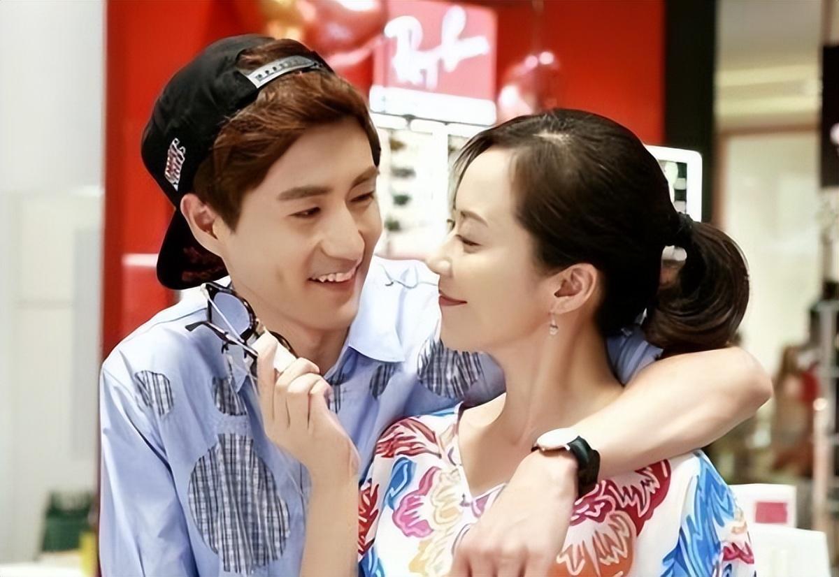 有人猜测,俞飞鸿和杨玏关系密切,所以才会二次合作.