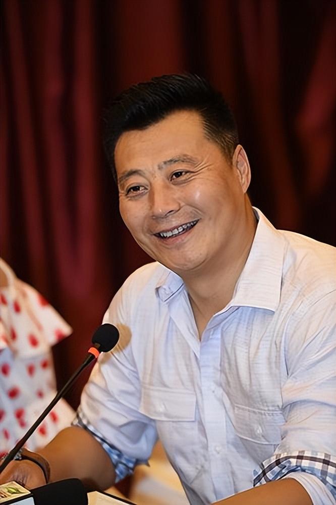 回顾任程伟娶黄蕾到地下室共患难7年成名后换房子不换糟糠妻