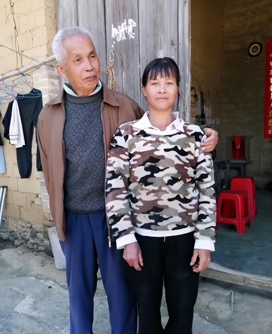 回顾广西梁二:49岁娶19岁女孩,21年生下15子,如今怎样了