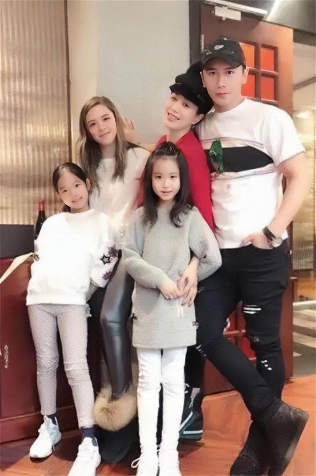 回顾张伦硕娶大12岁的钟丽缇做3个女儿的继父结婚8年恩爱如初