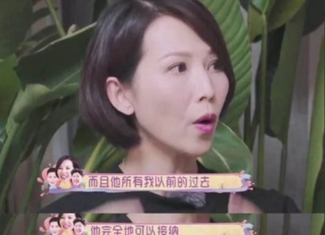 回顾蔡少芬嫁小丈夫张晋婚后连生三胎一家五口蜗居80㎡公寓