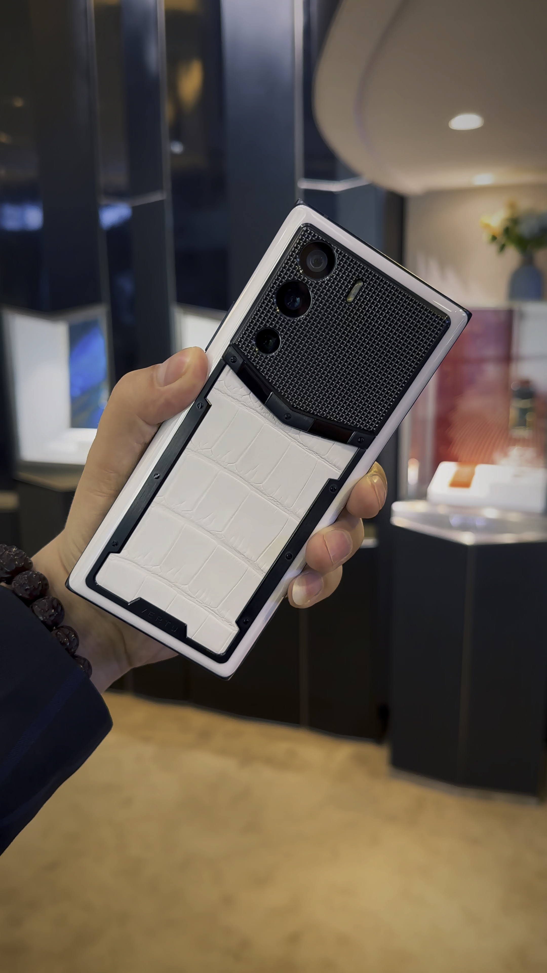 vertu威图手机meta一代巴黎钉黑白熊猫鳄鱼皮