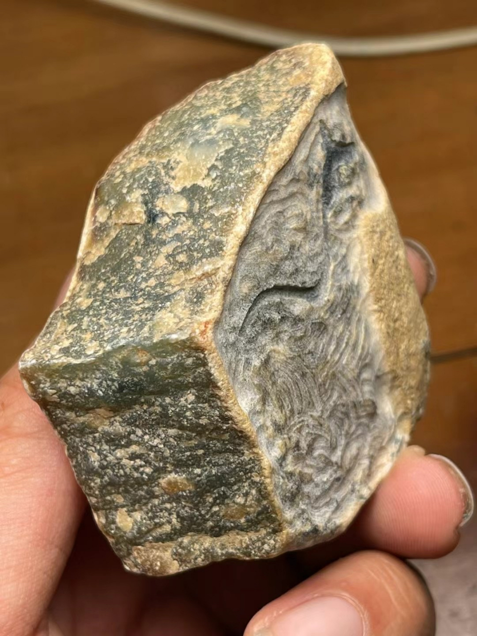 缅甸翡翠原石 天然a货玉石毛料 183克大马坎山料断口糯冰飘花牌子料