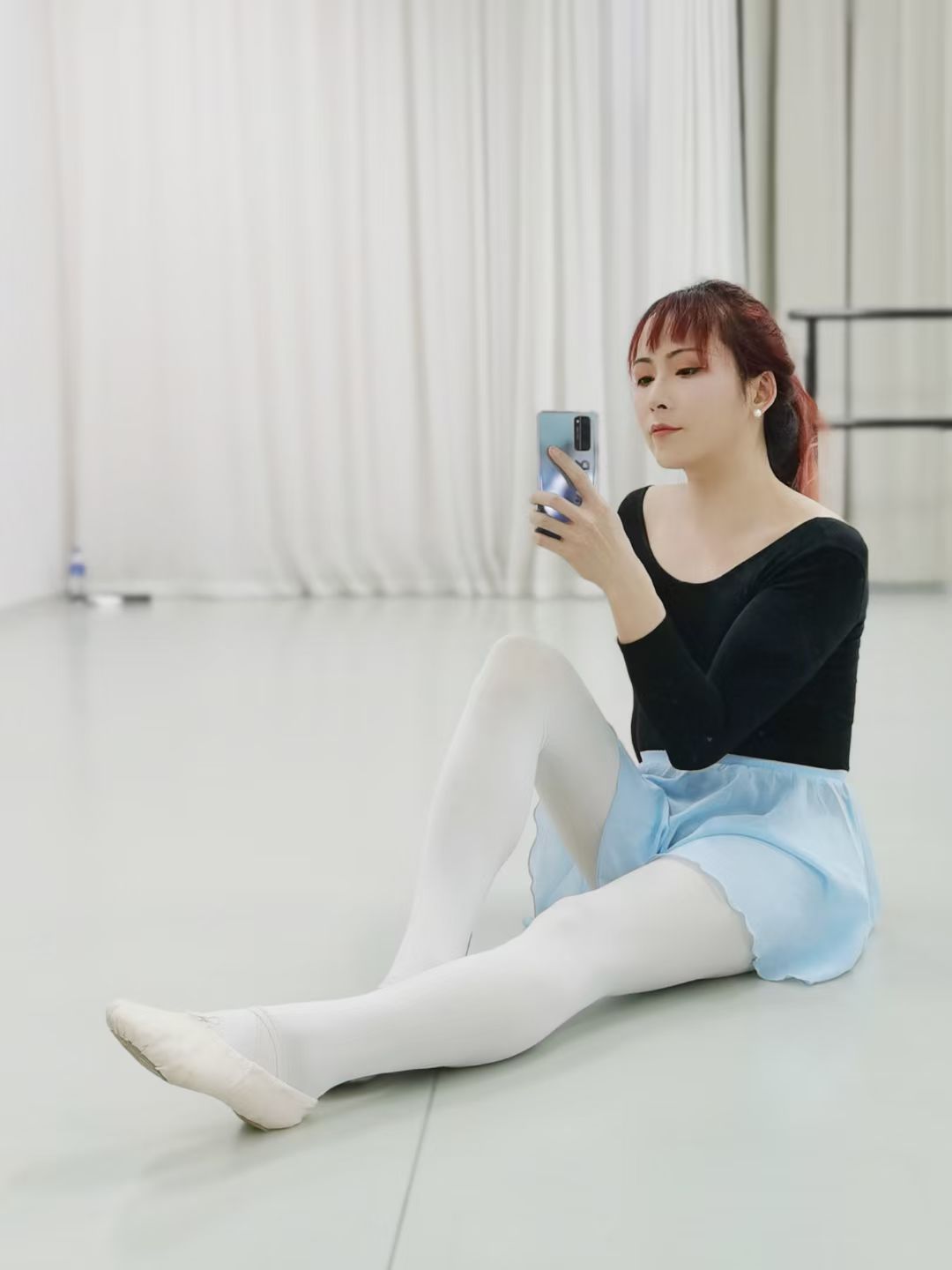 一个男生的,芭蕾体服大袜穿搭look,祝大家女神节快乐!