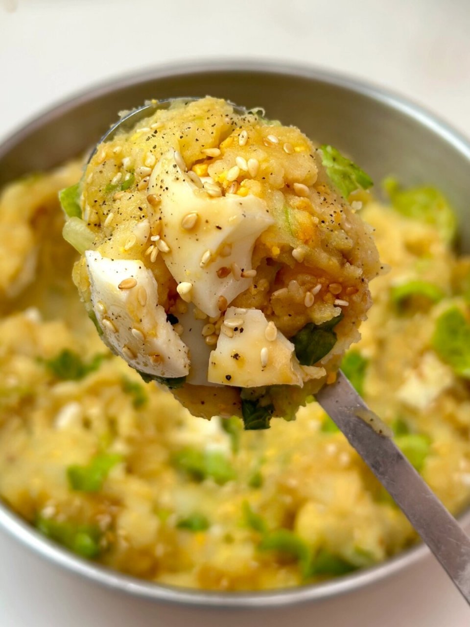 今天我要跟大家分享一道超级好吃的土豆泥生菜沙拉!