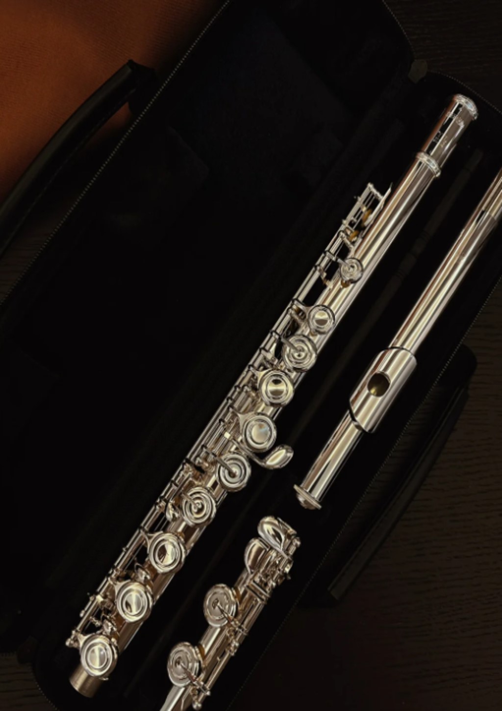 长笛,这款优雅的乐器,以其独特的音色和表现力,总能轻易打动人心.