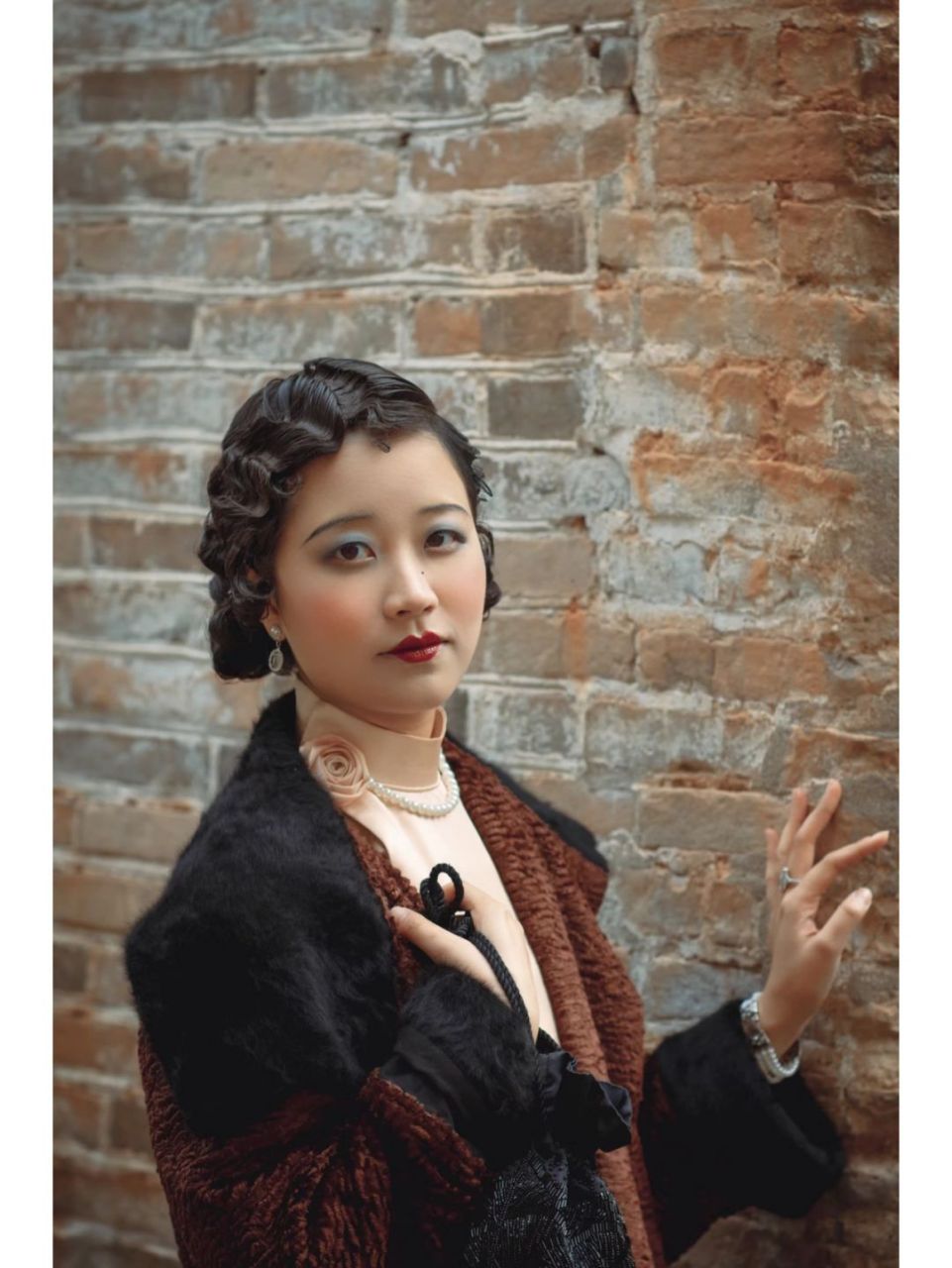 摩登女郎王小姐的20年代末手推波!