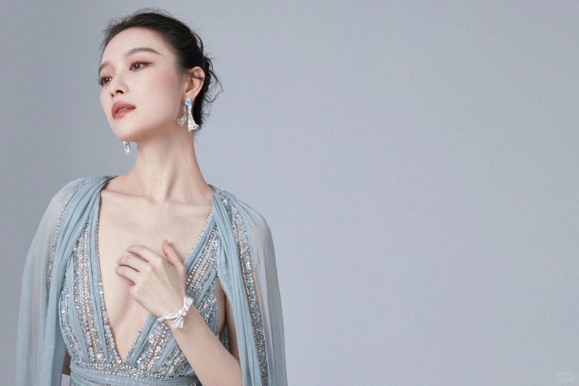 倪妮 水墨色披风高定礼服美的很张扬 标题: 倪妮惊艳亮相!